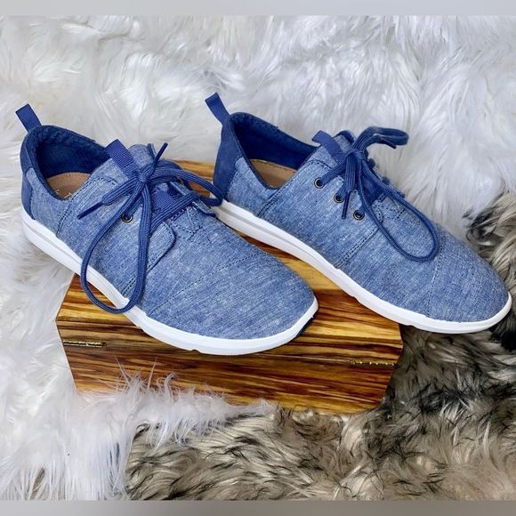 Toms Shoes - Picture 3 of 8